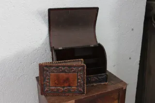 Caja de cuero repujado para documentos