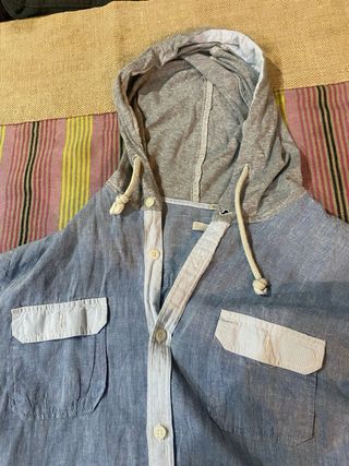 Camisa a cuadros, azul  y  vaquera y gris