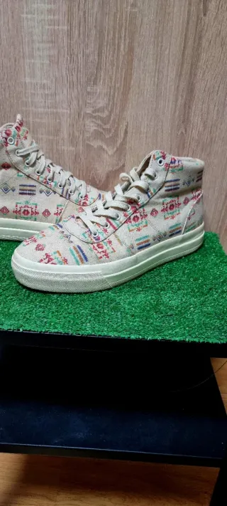 Botines Pull and Bear estilo Converse