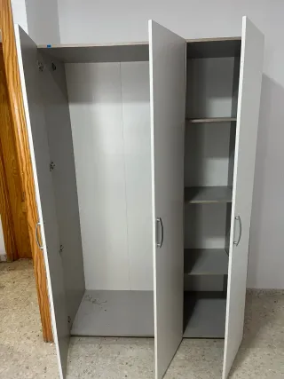 Armario 3 puertas blanco y gris
