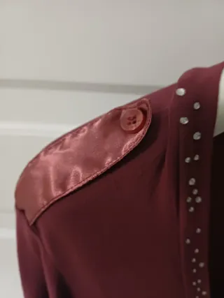 Maglia in viscosa borgogna con fiocco