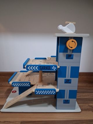 Garaje de madera para niños