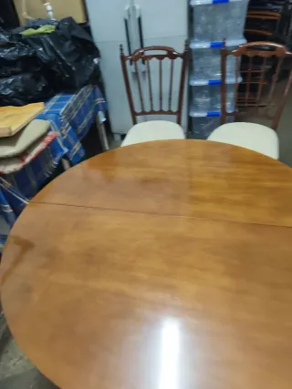 Mesa comedor y 2 sillas tapizadas