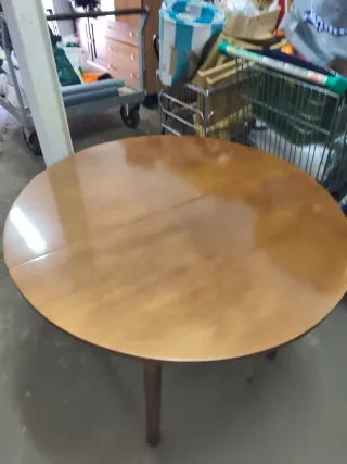 Mesa comedor y 2 sillas tapizadas