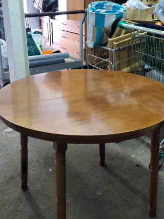 Mesa comedor y 2 sillas tapizadas