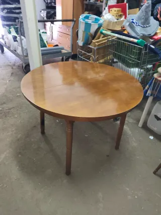 Mesa comedor y 2 sillas tapizadas