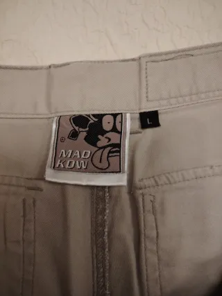 Pantalón corto, color beige, de caballero.Talla "L