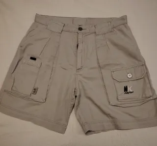 Pantalón corto, color beige, de caballero.Talla "L