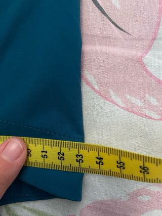 Chaqueta turquesa con capucha