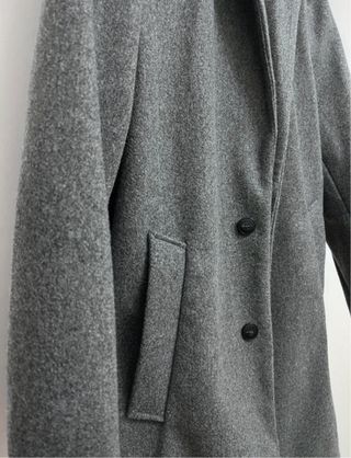Casaco comprido cinzento