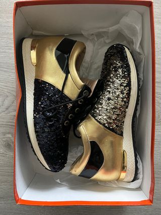 Ténis Valentino dourados e pretos