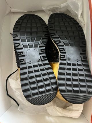 Ténis Valentino dourados e pretos