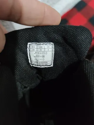 Botas de montaña marrones