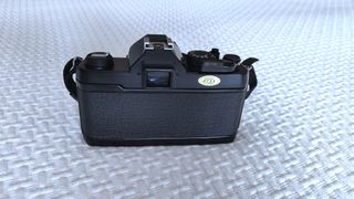 Cámara Yashica FX-3 Super 2000 con flash