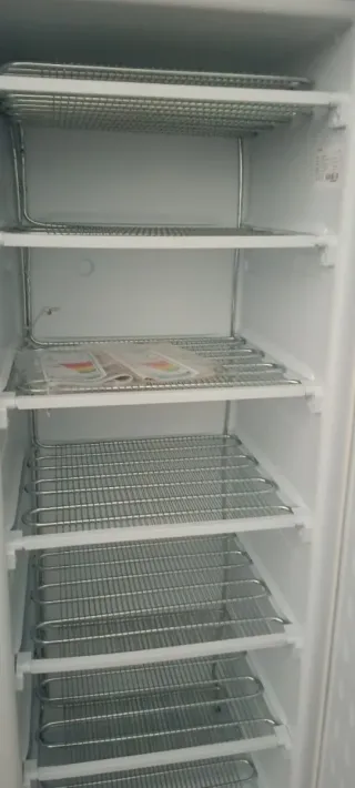 Congelador vertical industrial blanco