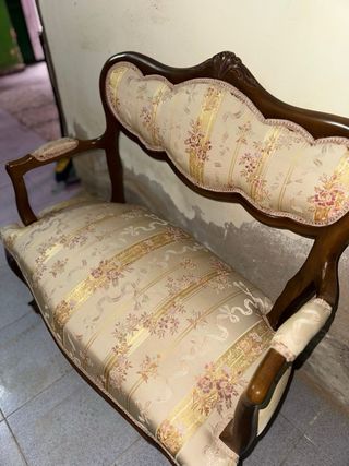 Sofá vintage de madera y tela