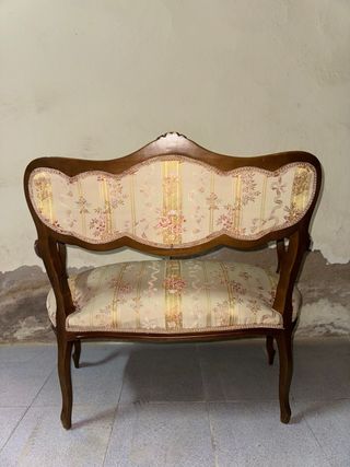 Sofá vintage de madera y tela