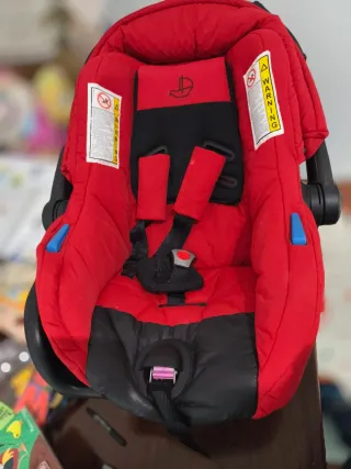 Silla de coche para bebé y niño roja
