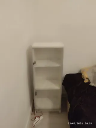 Estantería blanca 3 baldas con puerta cristal