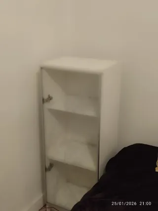 Estantería blanca 3 baldas con puerta cristal