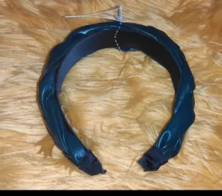 Diadema trenzada verde oscuro