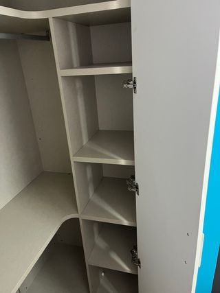 Armario esquinero blanco