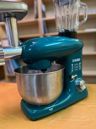 Robot de cocina Kubo con batidora y picadora