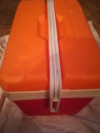 Nevera vintage naranja y roja