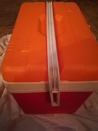 Nevera vintage naranja y roja