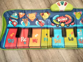Piano musical infantil con animales
