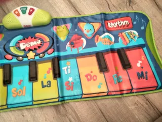 Piano musical infantil con animales