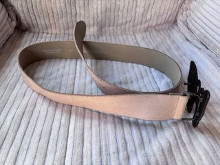 Cinturón de piel con mariposa