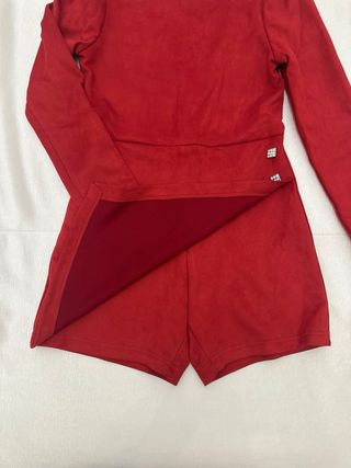 Mono corto niña efecto ante rojo