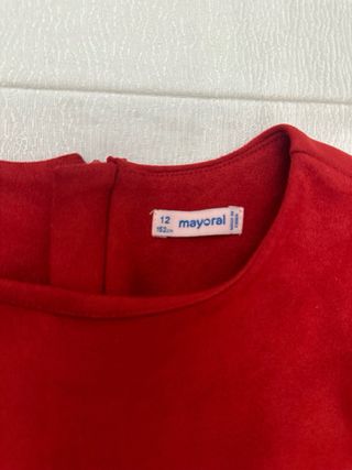 Mono corto niña efecto ante rojo