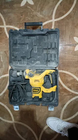 Taladro percutor Stanley