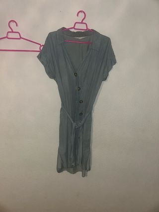 Vestido azul con cinturón