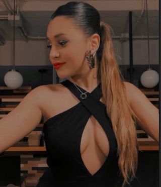 Mono negro Bershka escote cruzado