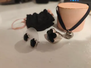 Conjunto Tous Onix Negro Flor