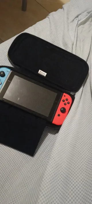 Nintendo Switch Azul y Rojo completa