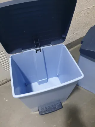 2 Cubos de Basura con Pedal .Azul y celeste