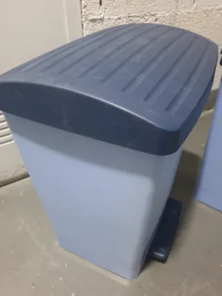 2 Cubos de Basura con Pedal .Azul y celeste