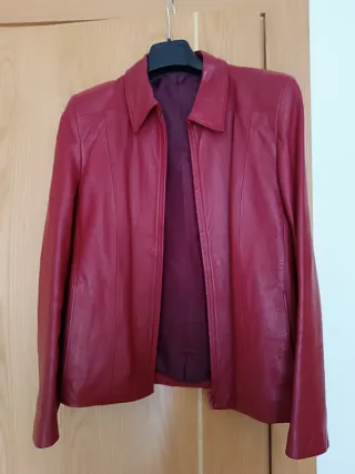 Cazadora de piel roja