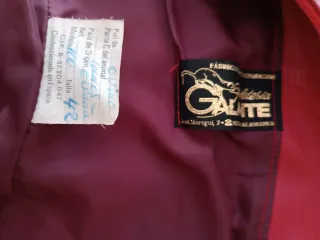 Cazadora de piel roja