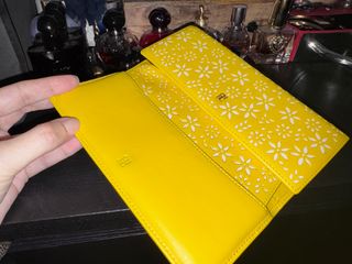 Cartera CH Carolina Herrera floral amarilla
