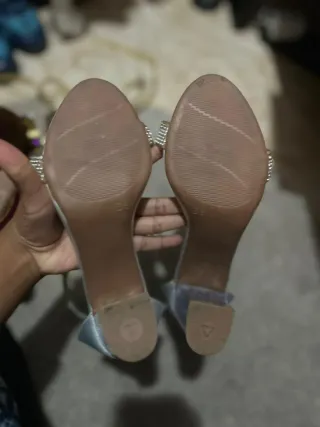 Tacones plateados con pedrería