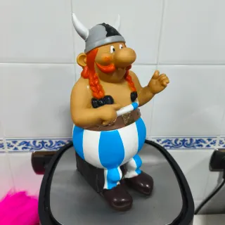 ANTIGUA HUCHA EN PLASTICO DURO DE OBELIX VIAL SPAI