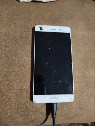 Lote 4 Móviles Apple y Huawei. Manitas o piezas.