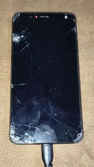 Lote 4 Móviles Apple y Huawei. Manitas o piezas.