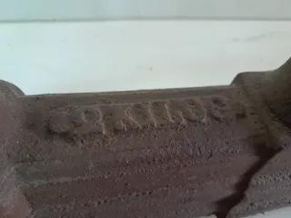 Balanza antigua con pesas de bronce