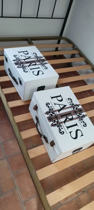 Cabecero de madera marrón